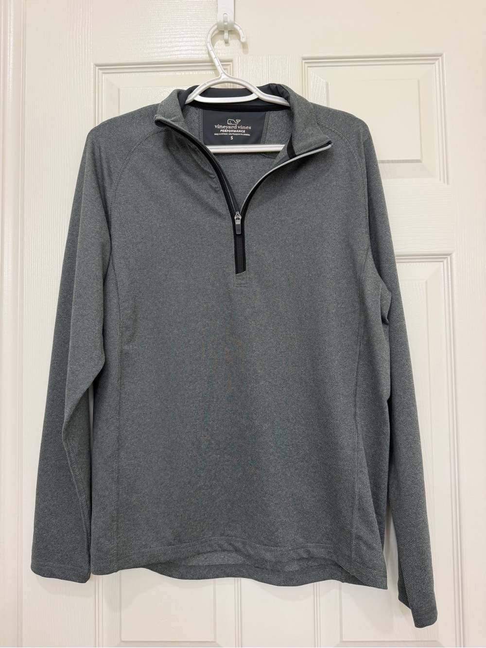Vineyard Vines Men’s Charcoal Gray Quarter-Zip Performance Pullover